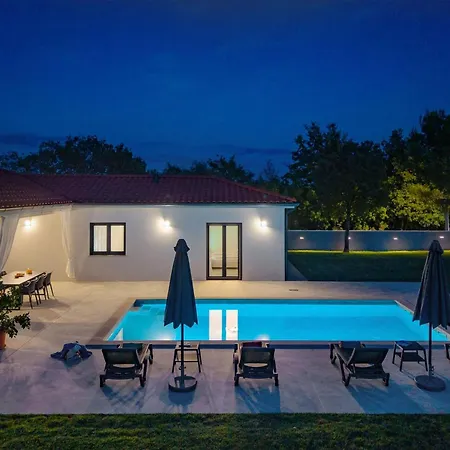 Moderne Bei By Interhome Barban