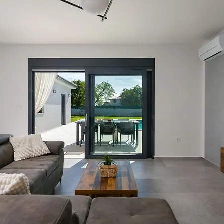 Moderne Bei By Interhome Semesterbostad Barban